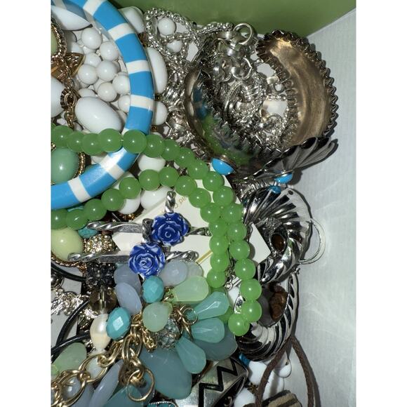Vintage Southwestern Style Costume Jewelry Lot Silver Tone Wearable 1 Lb 14 Oz - Picture 8 of 10